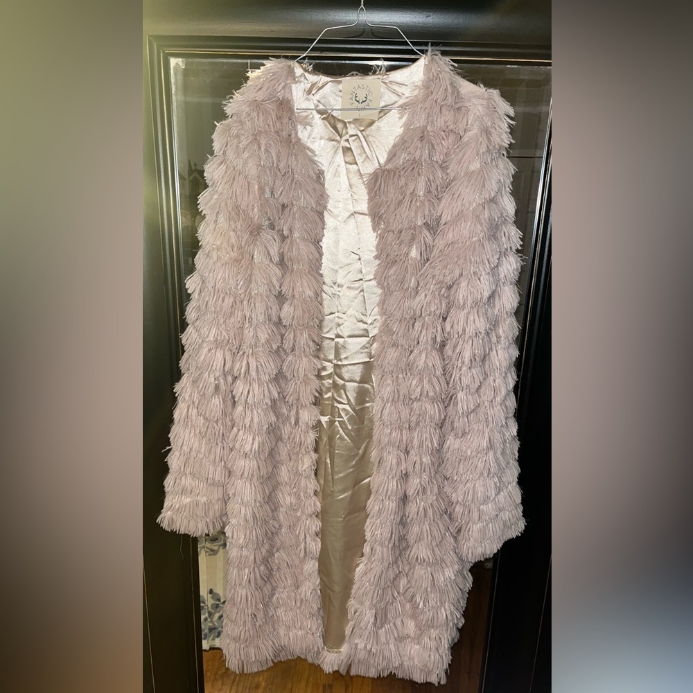 Chic Faux Fur Feather-like Coat in Light Pink by Fantastic Fawn -NWOT